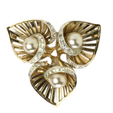 Brooch w/three blossoms & pearls