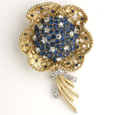 Boucher flower brooch in gold w/sapphires & diamanté