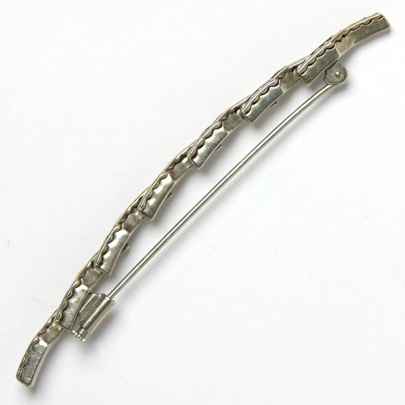 Brooch side, showing construction