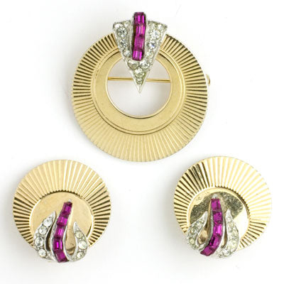 Vintage circle pin in gold with ruby & diamanté accents
