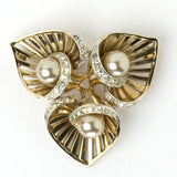 Brooch w/three blossoms & pearls