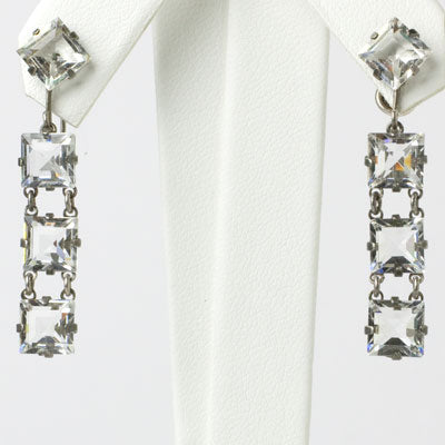 Dangling crystal earrings with chicklets